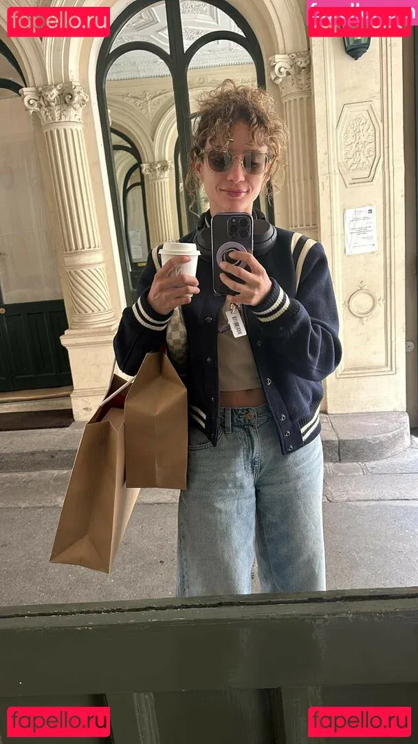 Laure Valée Onlyfans Photo Gallery 