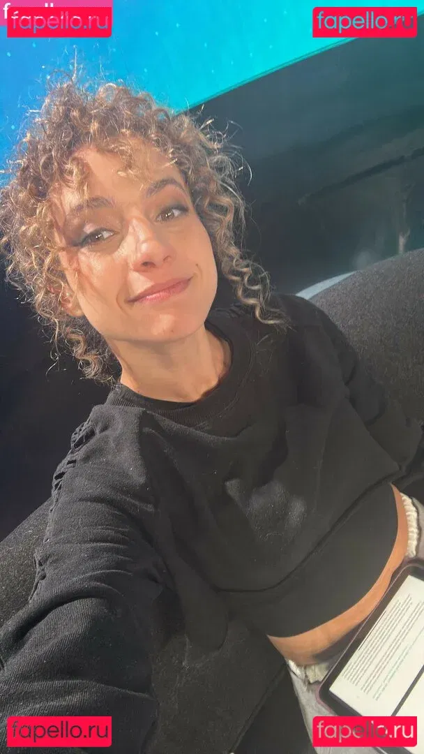 Laure Valée Onlyfans Photo Gallery 