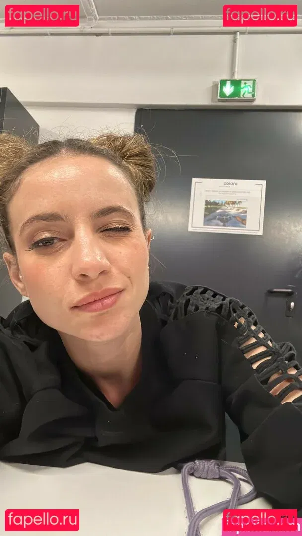 Laure Valée Onlyfans Photo Gallery 