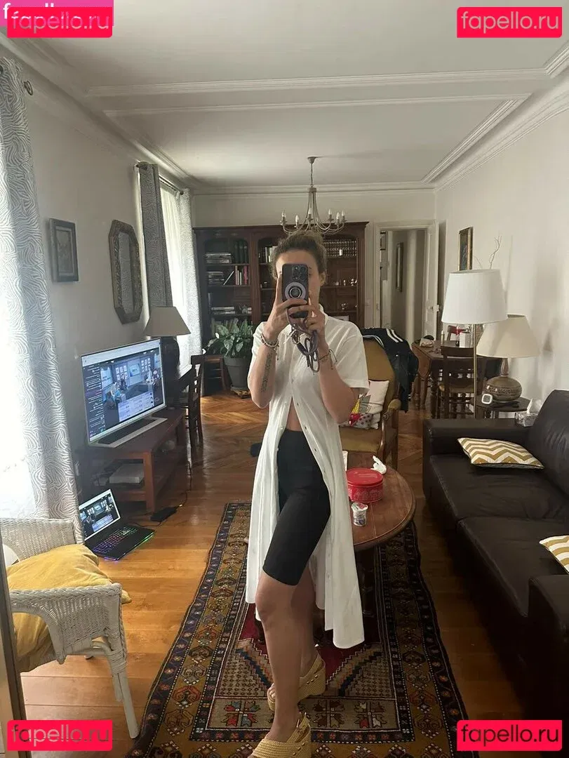 Laure Valée Onlyfans Photo Gallery 