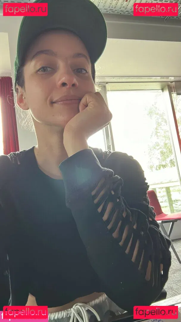 Laure Valée Onlyfans Photo Gallery 