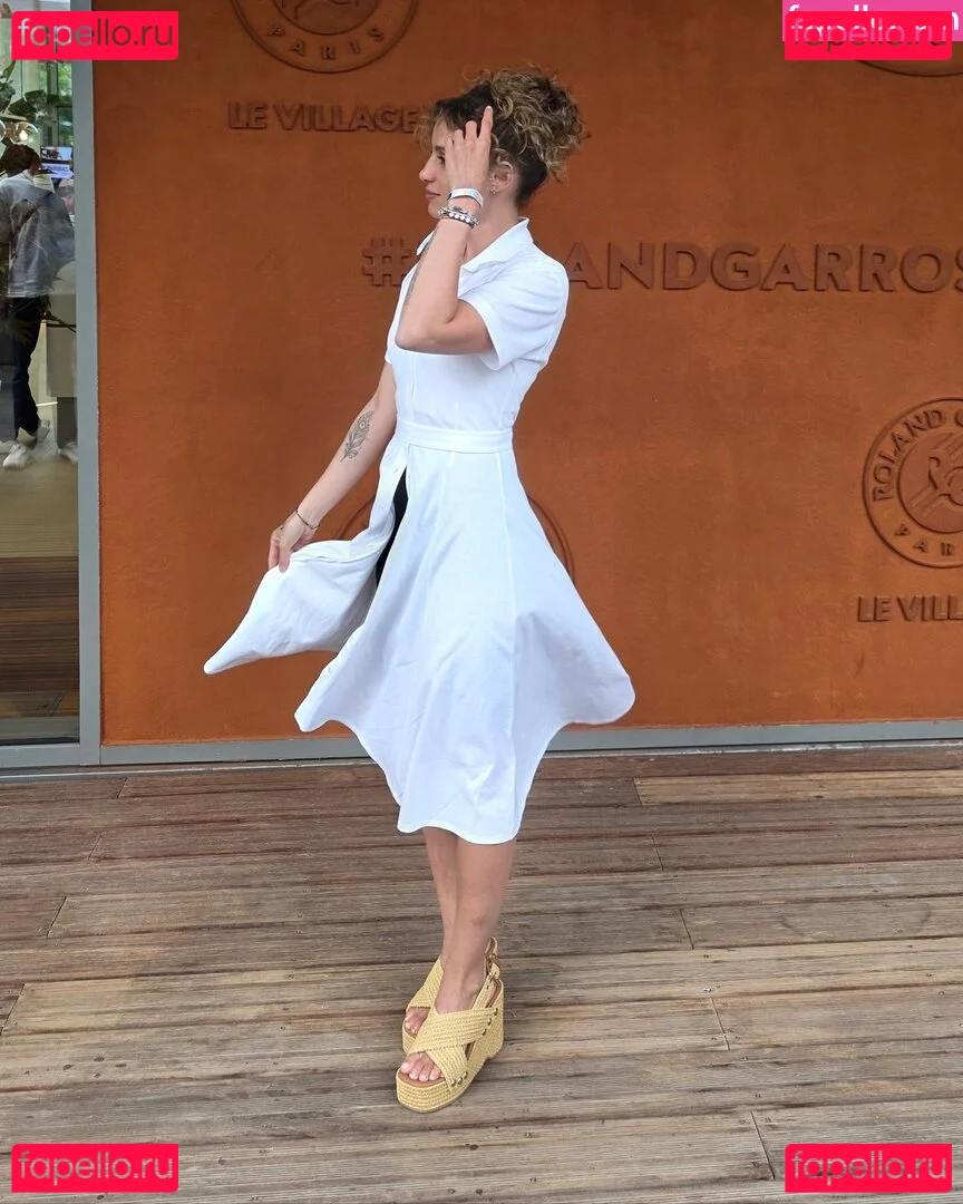 Laure Valée Onlyfans Photo Gallery 