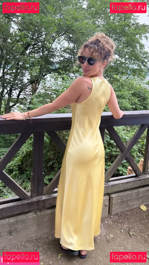 Laure Valée Onlyfans Photo Gallery 