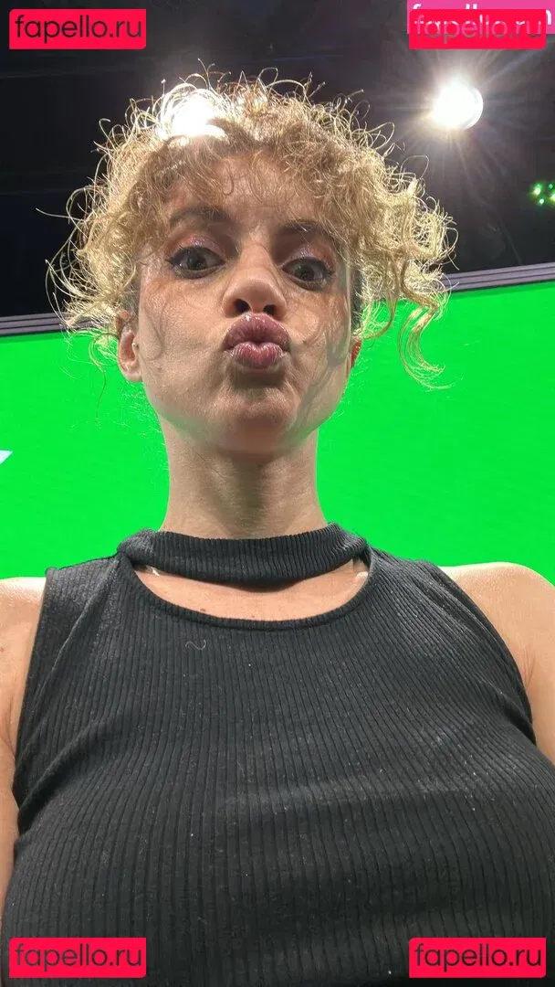 Laure Valée Onlyfans Photo Gallery 