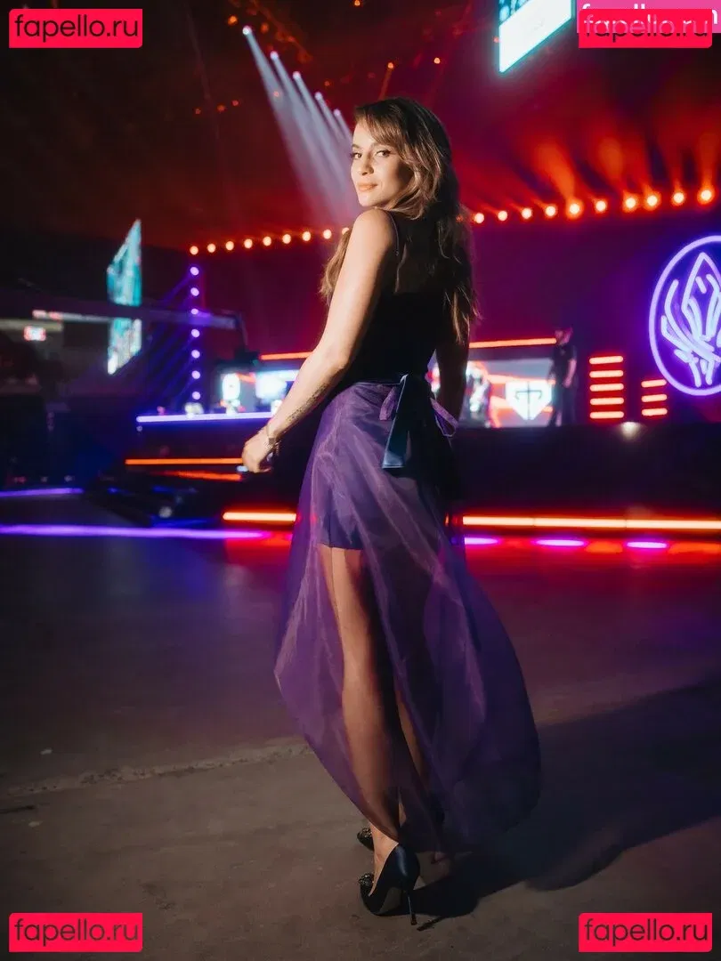 Laure Valée Onlyfans Photo Gallery 