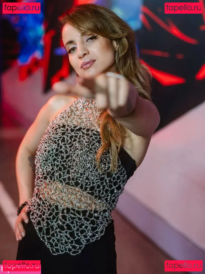 Laure Valée Onlyfans Photo Gallery 