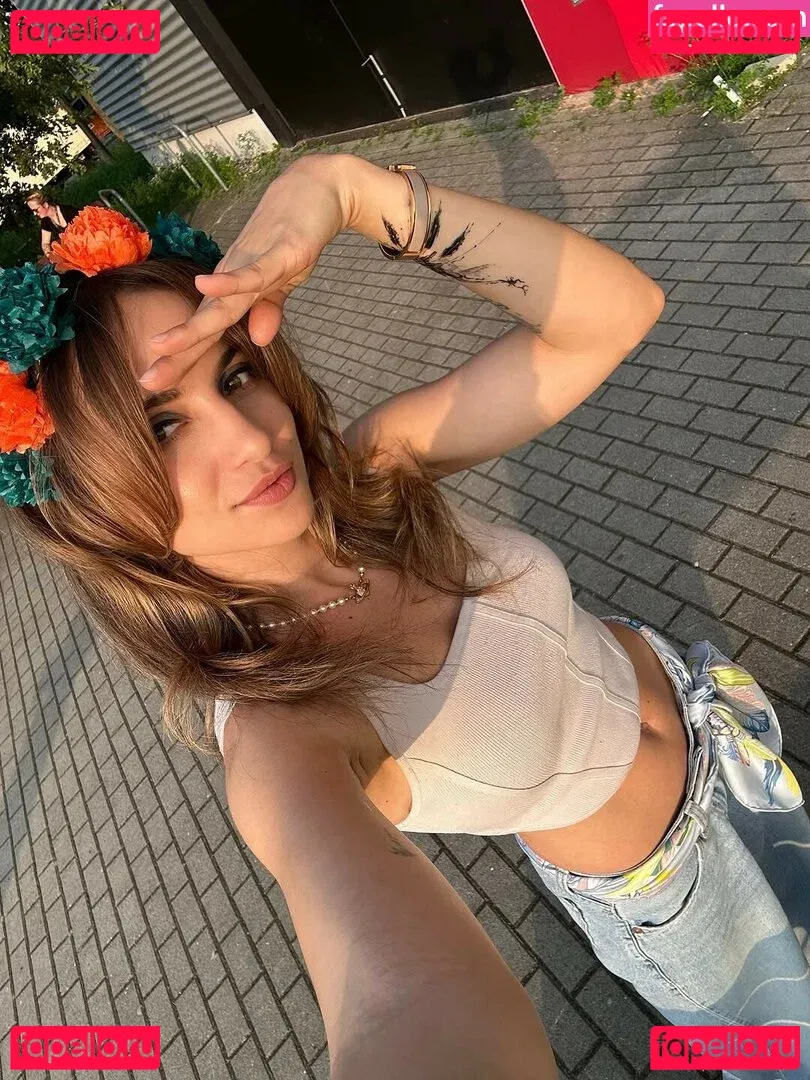 Laure Valée Onlyfans Photo Gallery 