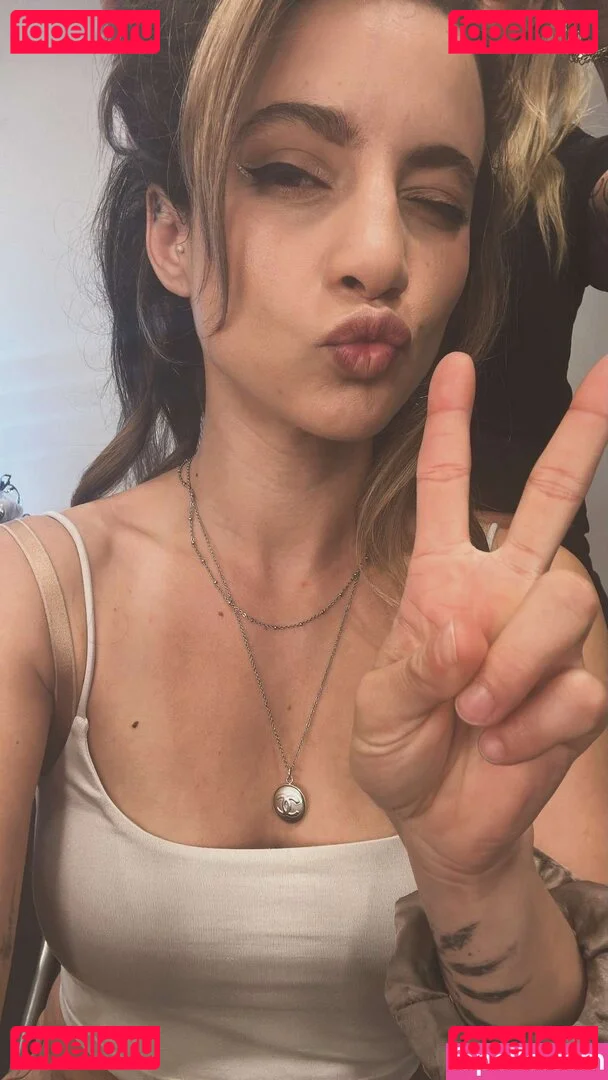 Laure Valée Onlyfans Photo Gallery 