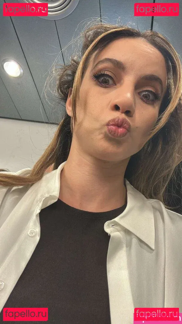 Laure Valée Onlyfans Photo Gallery 