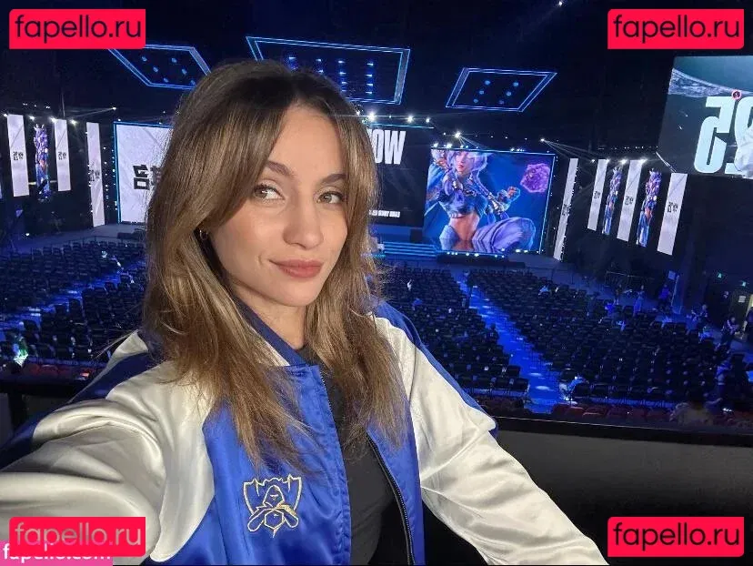 Laure Valée Onlyfans Photo Gallery 