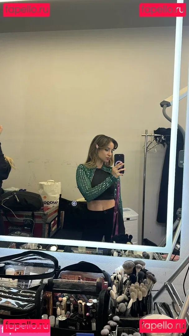 Laure Valée Onlyfans Photo Gallery 