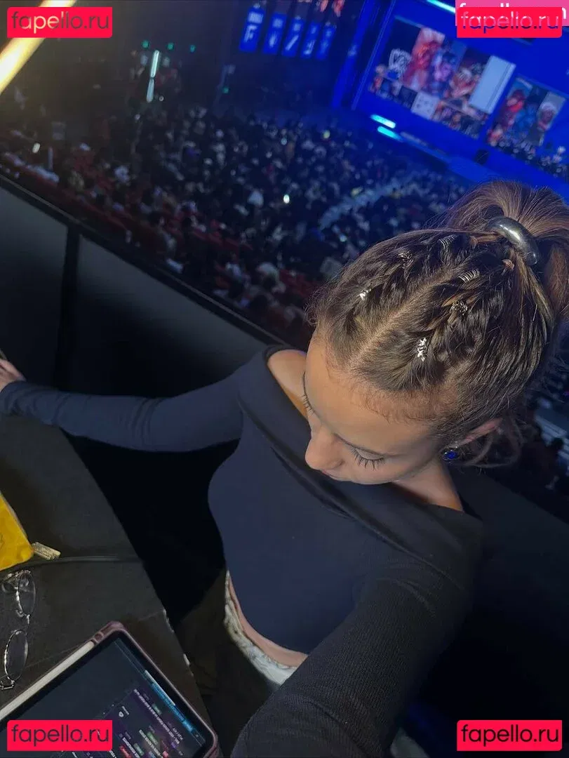 Laure Valée Onlyfans Photo Gallery 