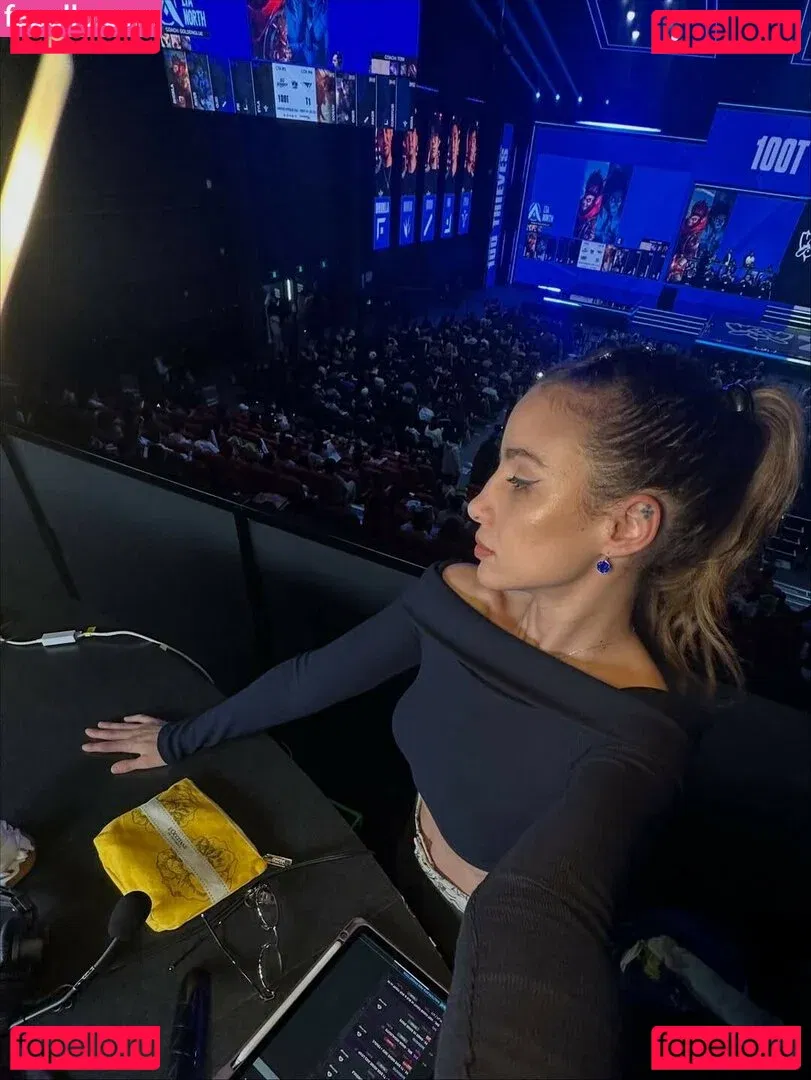 Laure Valée Onlyfans Photo Gallery 