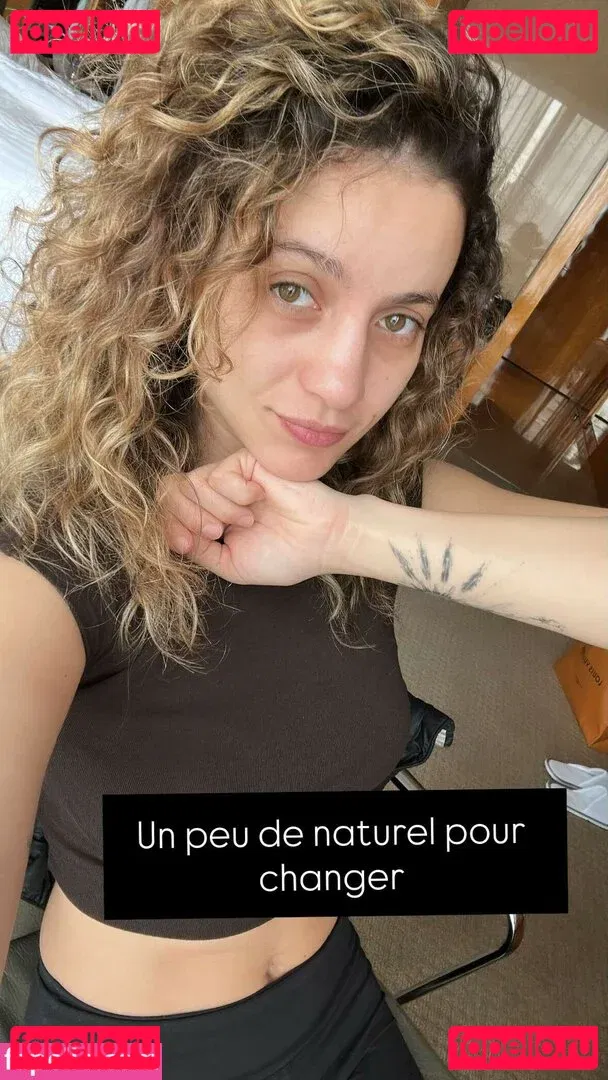 Laure Valée Onlyfans Photo Gallery 