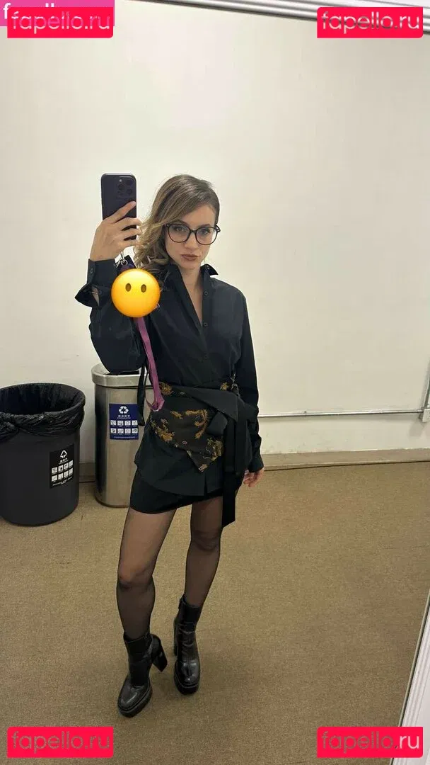 Laure Valée Onlyfans Photo Gallery 