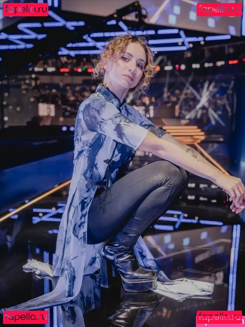 Laure Valée Onlyfans Photo Gallery 