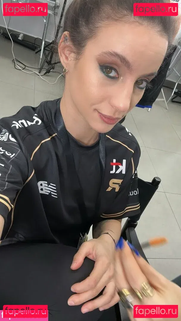 Laure Valée Onlyfans Photo Gallery 