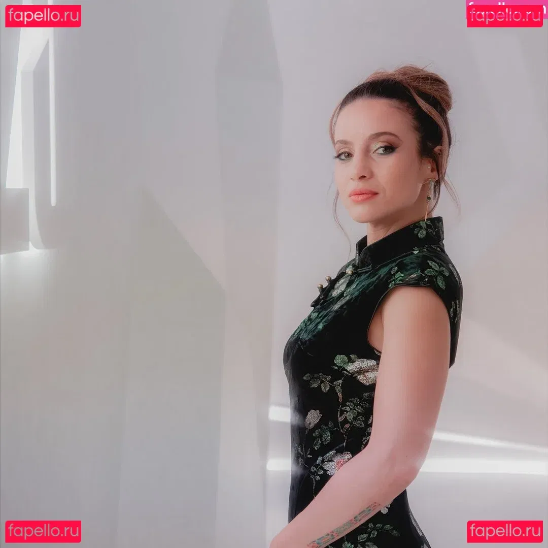 Laure Valée Onlyfans Photo Gallery 