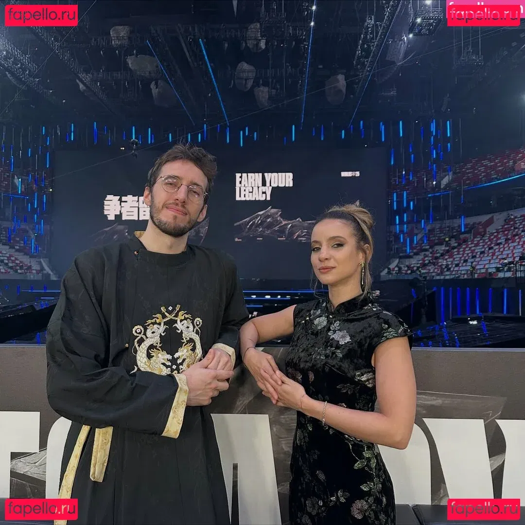 Laure Valée Onlyfans Photo Gallery 