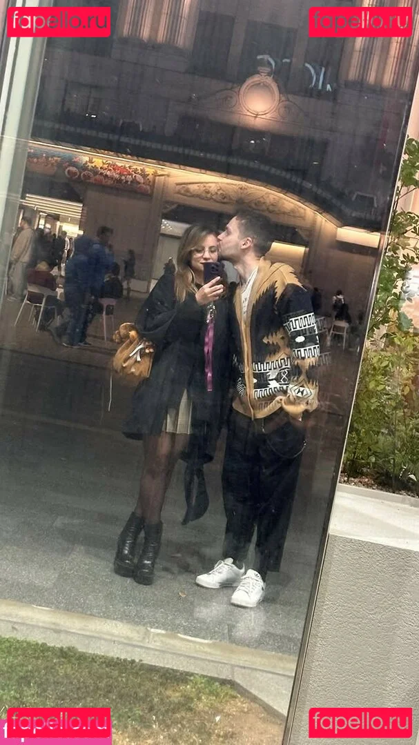 Laure Valée Onlyfans Photo Gallery 