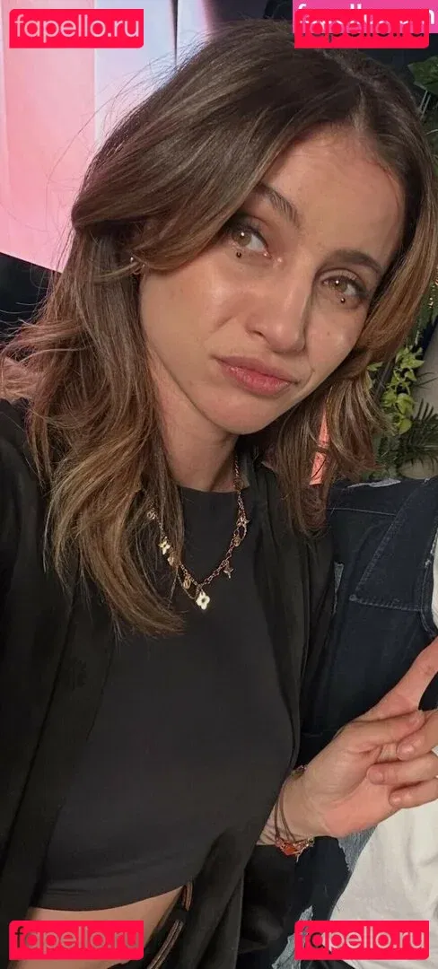 Laure Valée Onlyfans Photo Gallery 