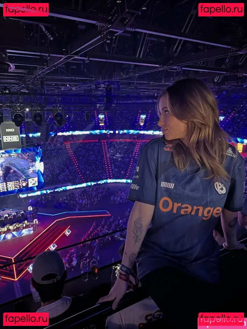 Laure Valée Onlyfans Photo Gallery 