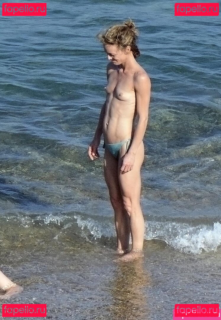 Vanessa Paradis Nude Onlyfans Photo 47