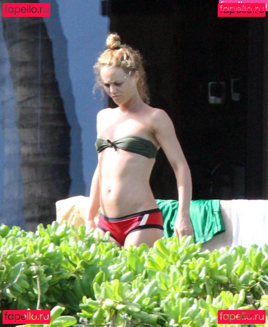Vanessa Paradis Nude Onlyfans Photo 39