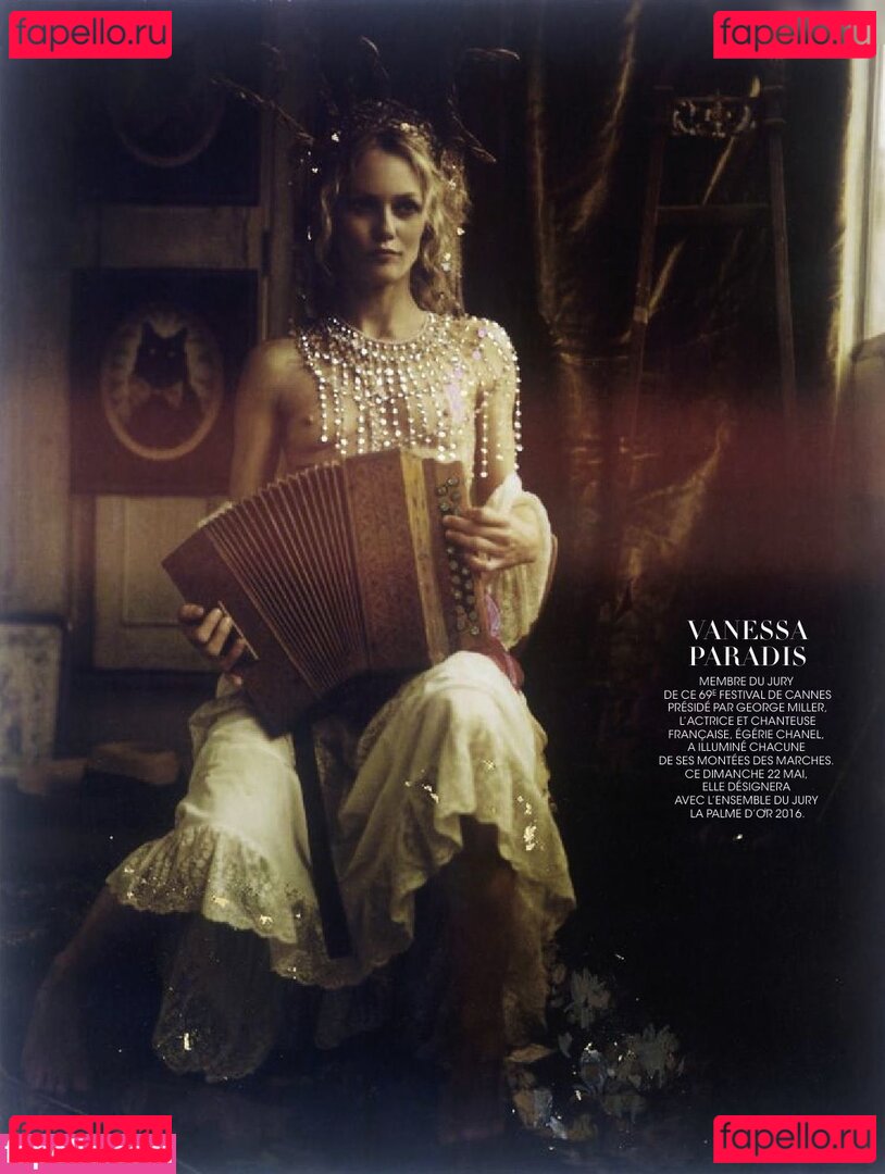 Vanessa Paradis Nude Onlyfans Photo 33