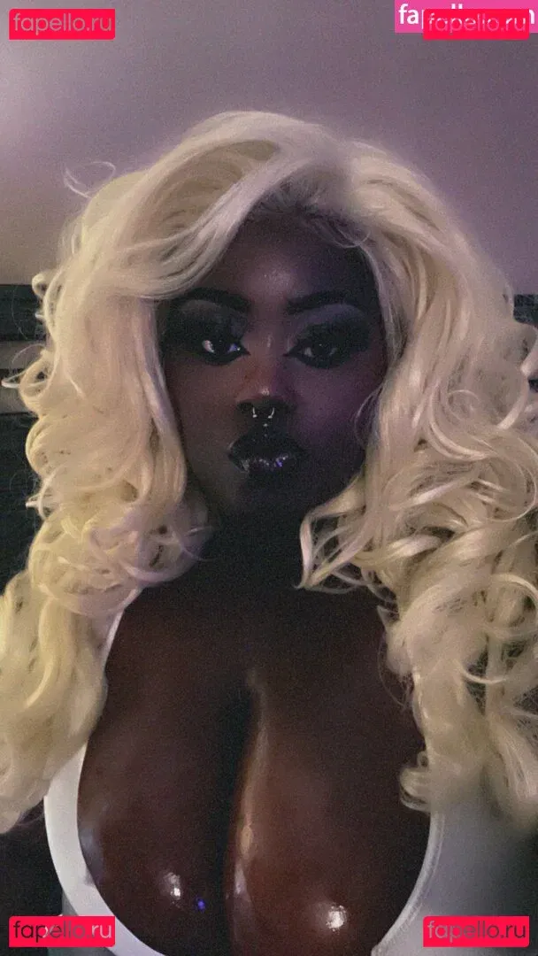 corrieyee Onlyfans Photo Gallery 