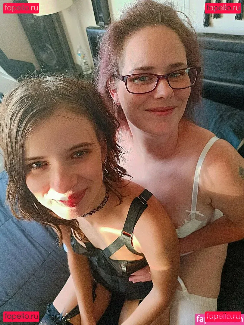 Daughter_Mother Onlyfans Photo Gallery 