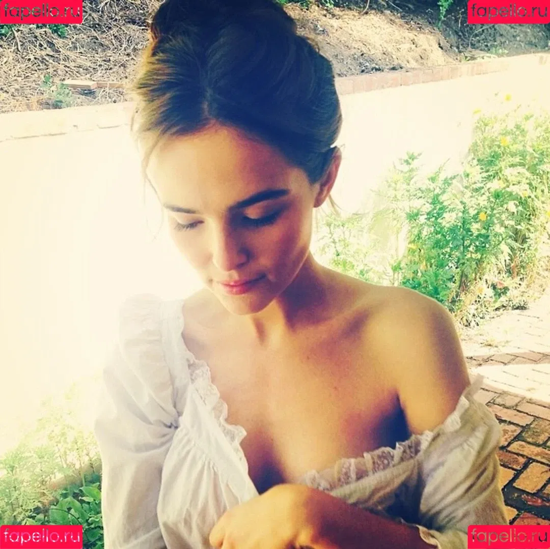 Zoey Deutch Onlyfans Photo Gallery 
