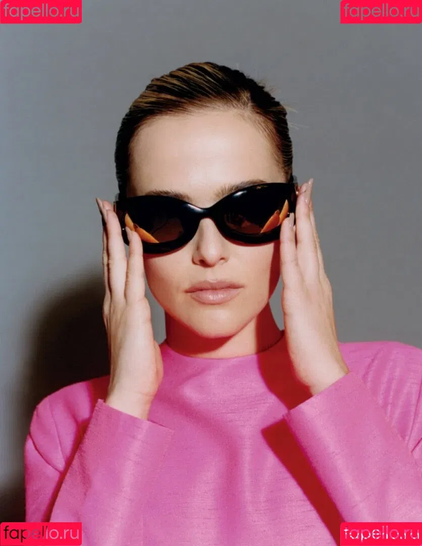 Zoey Deutch Onlyfans Photo Gallery 