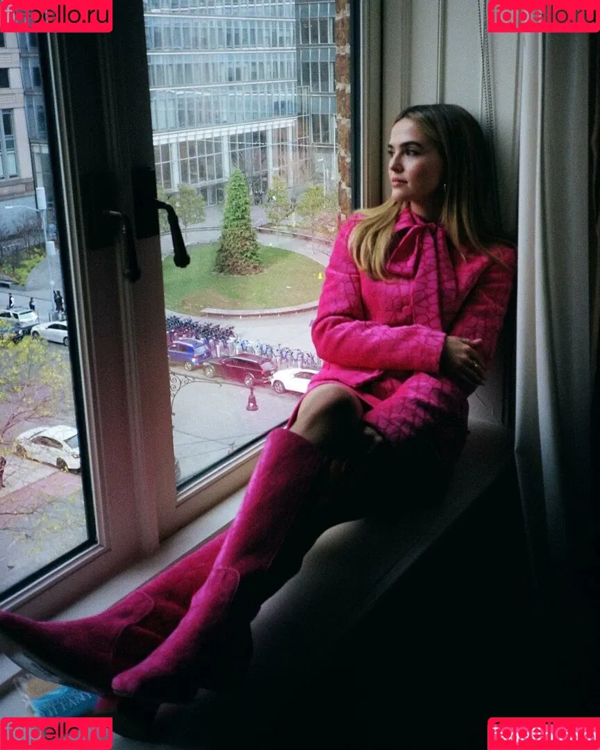 Zoey Deutch Onlyfans Photo Gallery 