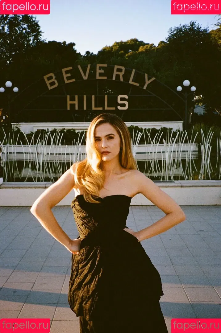 Zoey Deutch Onlyfans Photo Gallery 