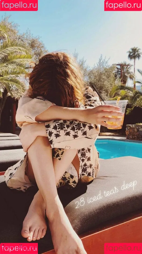 Zoey Deutch Onlyfans Photo Gallery 