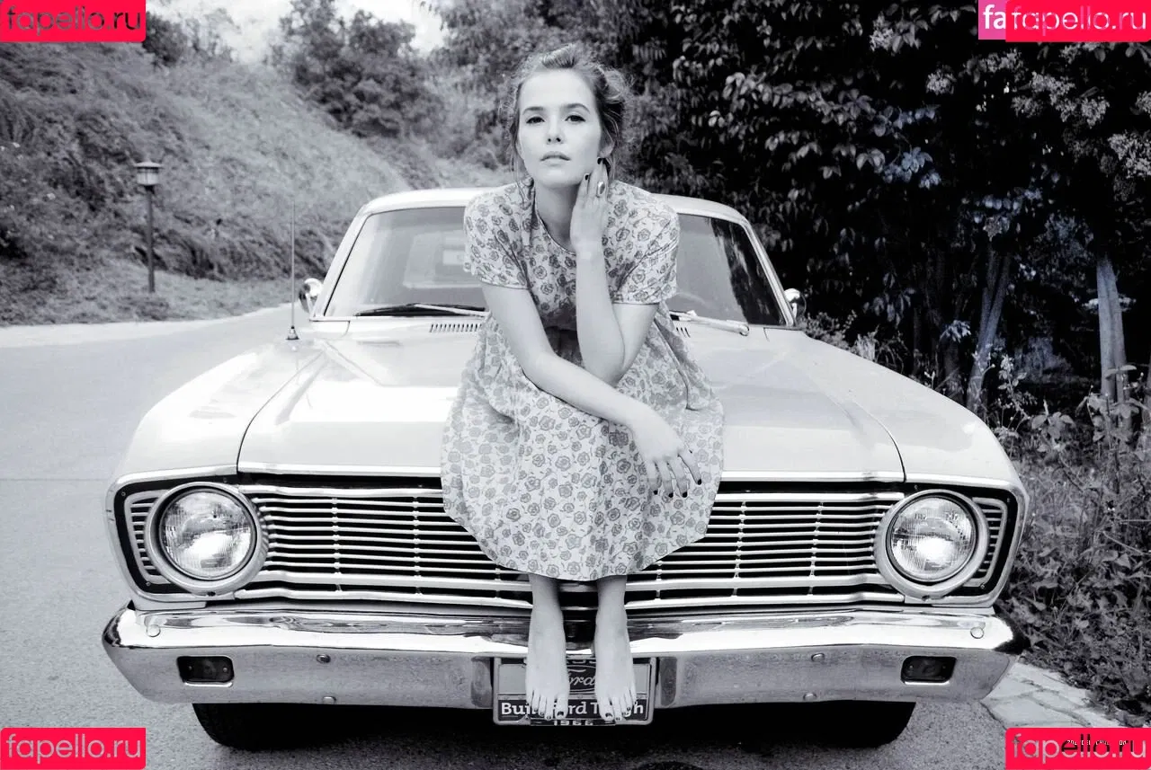 Zoey Deutch Onlyfans Photo Gallery 
