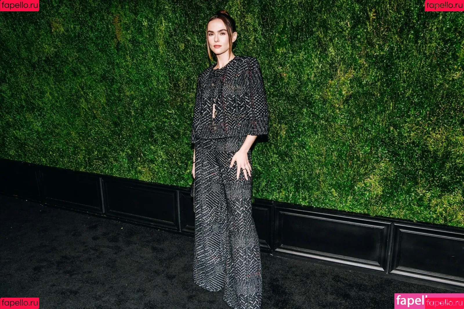 Zoey Deutch Onlyfans Photo Gallery 