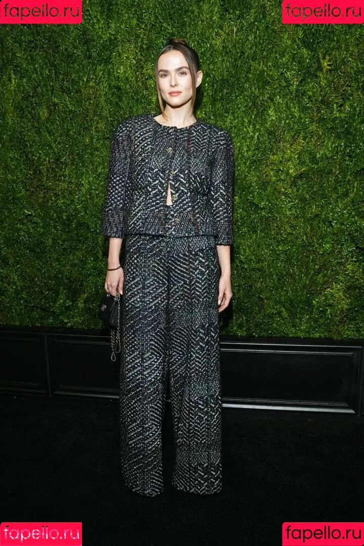 Zoey Deutch Onlyfans Photo Gallery 