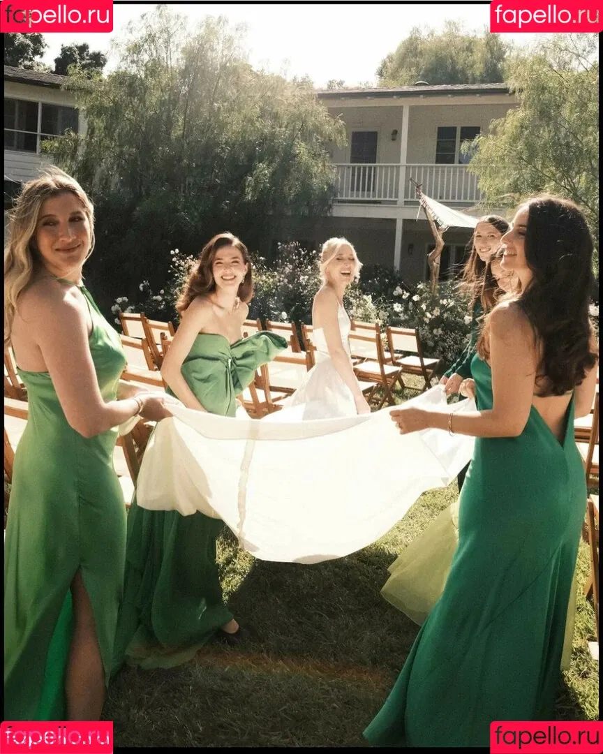 Zoey Deutch Onlyfans Photo Gallery 