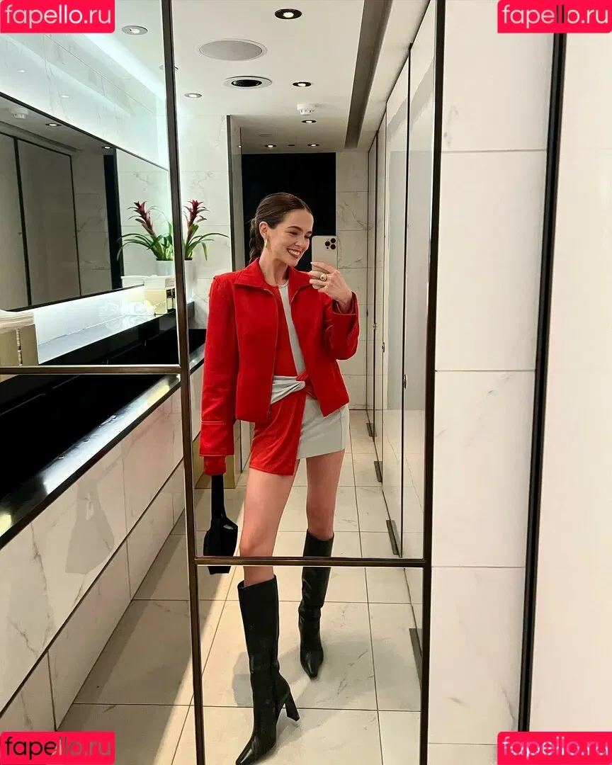 Zoey Deutch Onlyfans Photo Gallery 