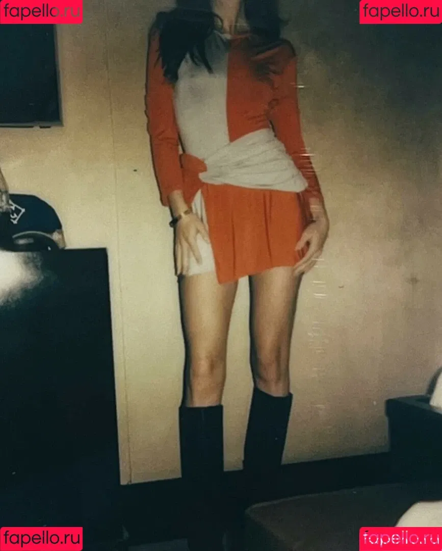 Zoey Deutch Onlyfans Photo Gallery 