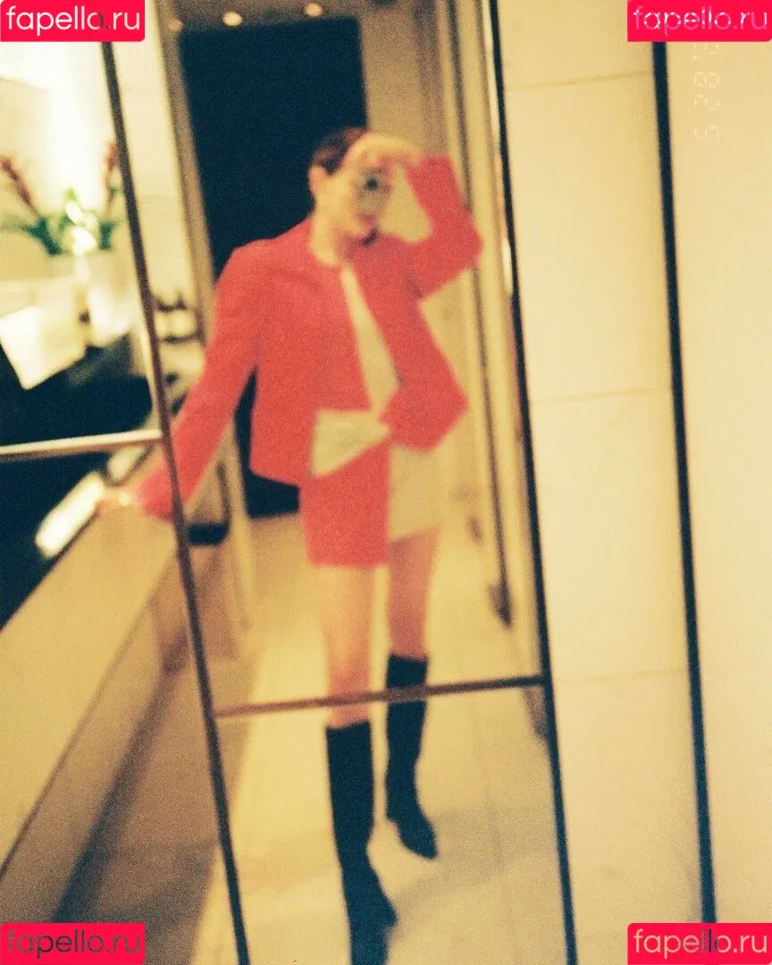 Zoey Deutch Onlyfans Photo Gallery 