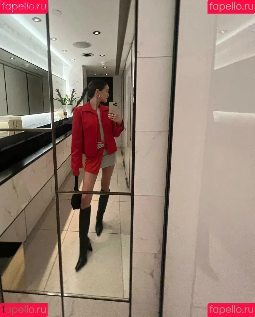 Zoey Deutch Onlyfans Photo Gallery 