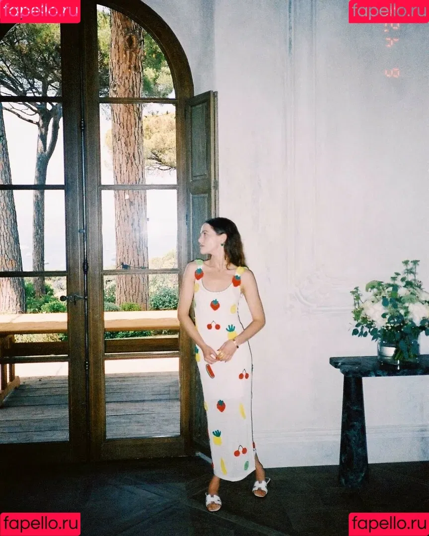Zoey Deutch Onlyfans Photo Gallery 