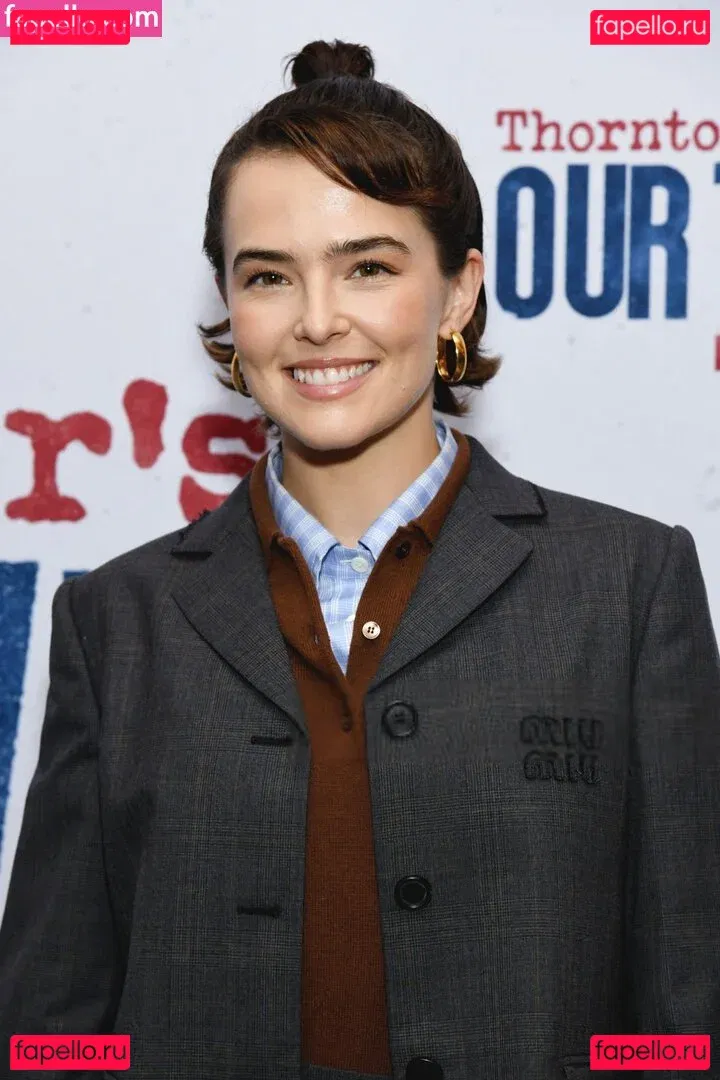 Zoey Deutch Onlyfans Photo Gallery 