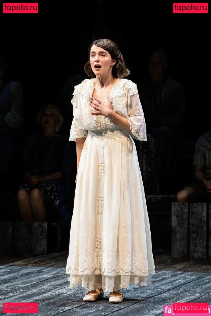 Zoey Deutch Onlyfans Photo Gallery 