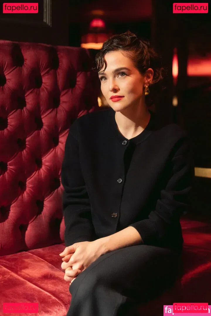 Zoey Deutch Onlyfans Photo Gallery 