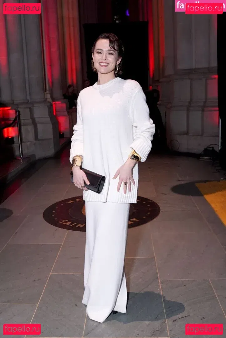 Zoey Deutch Onlyfans Photo Gallery 