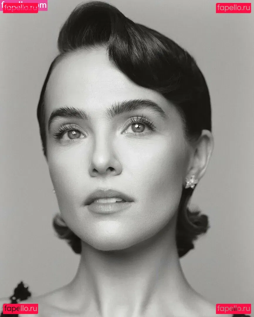 Zoey Deutch Onlyfans Photo Gallery 